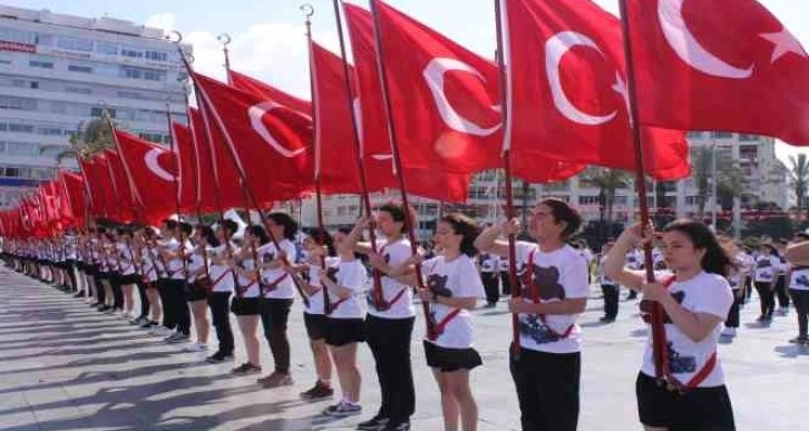 19 Mayıs İzmir’de coşkuyla kutlandı