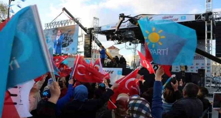 Akşener: "2 yıl içerisinde tüm Suriyelileri ülkelerine geri göndereceğiz”