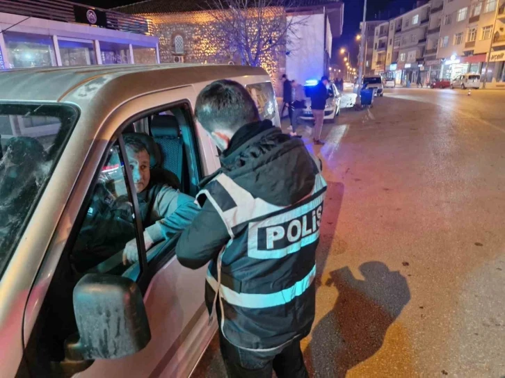 Alaca’da polisten yeni yılda “şok” uygulama
