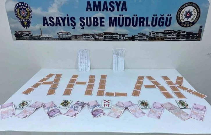 Amasya’da kıraathanede kumar oynayan 5 şahsa 32 bin 125 TL para cezası
