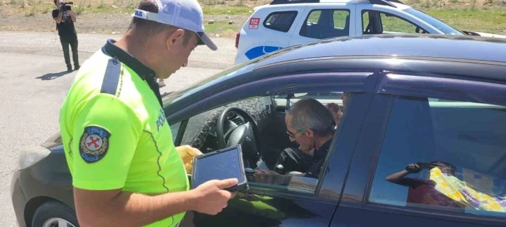 Ankara’da bayram tatilinin son gününde polis ekipleri denetimlerini sürdürüyor
