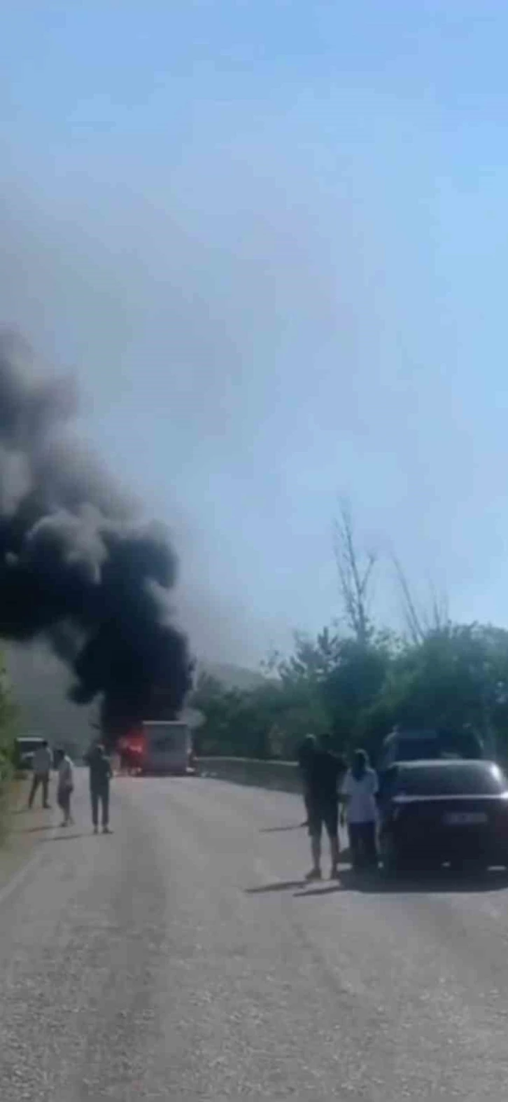 Ankara’da seyir halindeki karavan alev alev yandı
