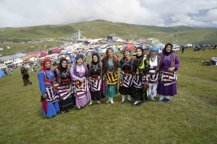 Binlerce kişi Kadırga Yaylası’nda Otçu Şenliği için bir araya geldi
