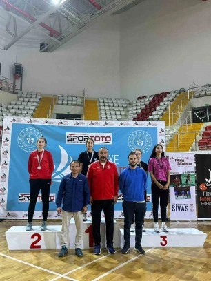 Büyükşehir Belediyesporlu badmintoncular yine zirvede