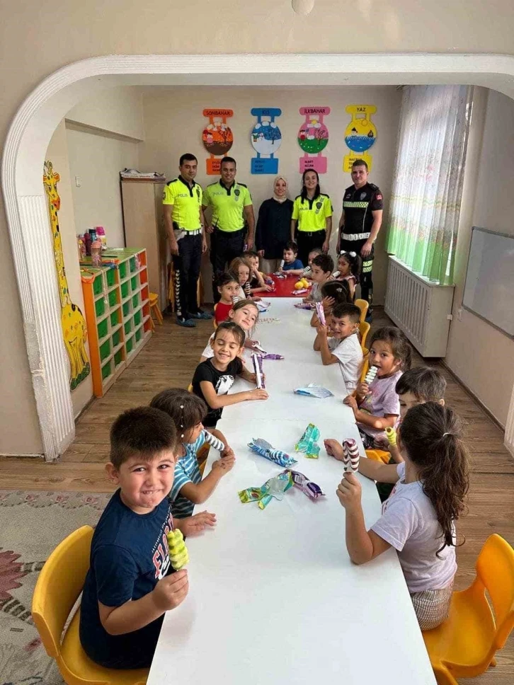 Çaycuma’da anaokulu öğrencilerine trafik eğitimi
