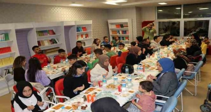 Depremzede ve huzurevi sakinlerine iftar