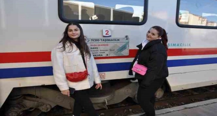 Doğu Ekspresi'nde bayram yoğunluğu yaşanıyor