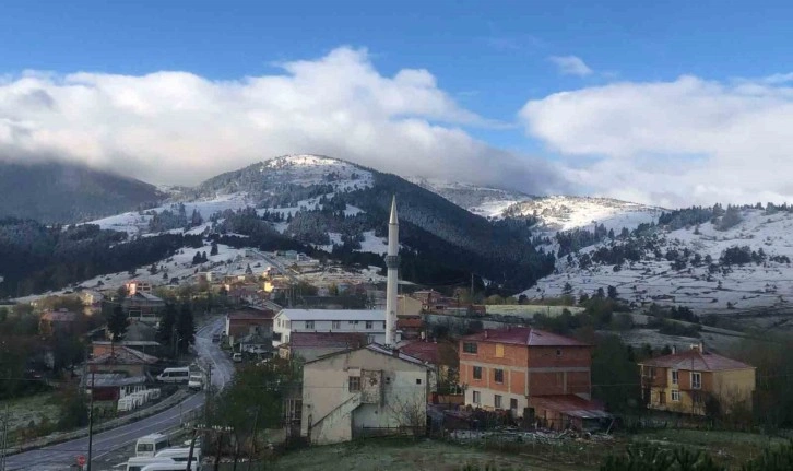 Dürtmen Dağı’na mevsimin ilk karı düştü