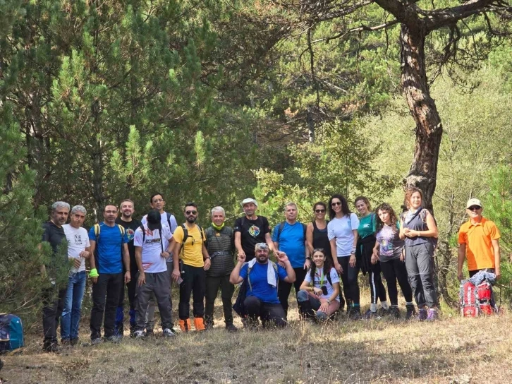 ESDAĞ üyeleri hem hayvanları besledi hem de çöp topladı
