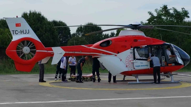 Evde baygın bulunan kadın ambulans helikopterle hastaneye sevk edildi
