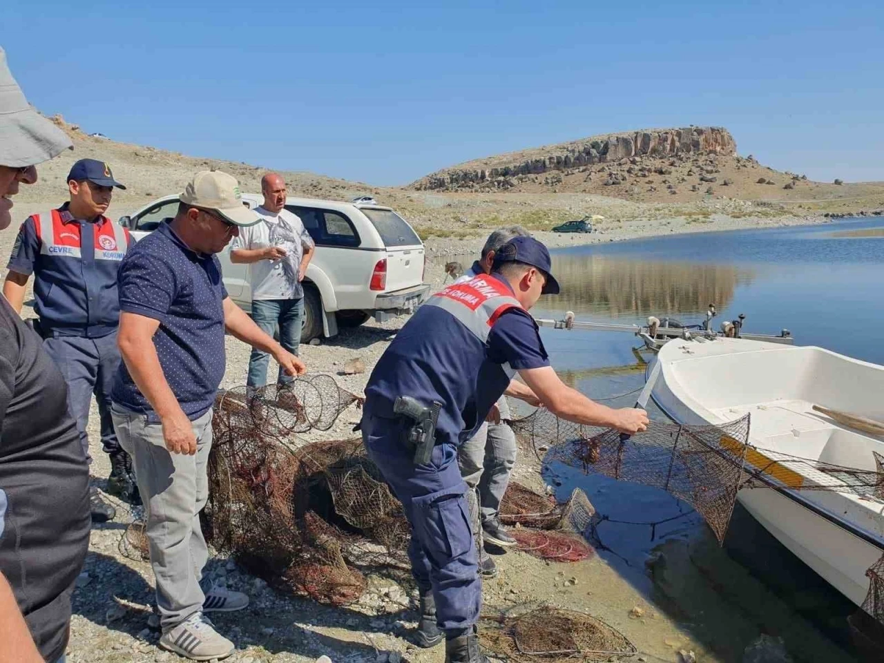 Jandarma kaçak ağ operasyonunda bin metre ağı imha etti
