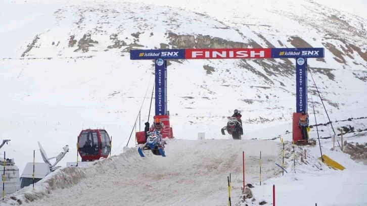 Kar motorlarının sesi Erciyes’te yankılandı
