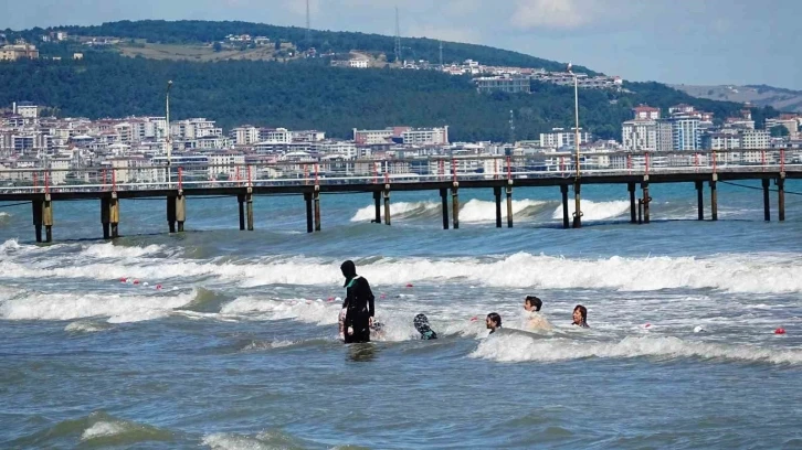 Karadeniz’de 6 kişi boğulma tehlikesi geçirdi
