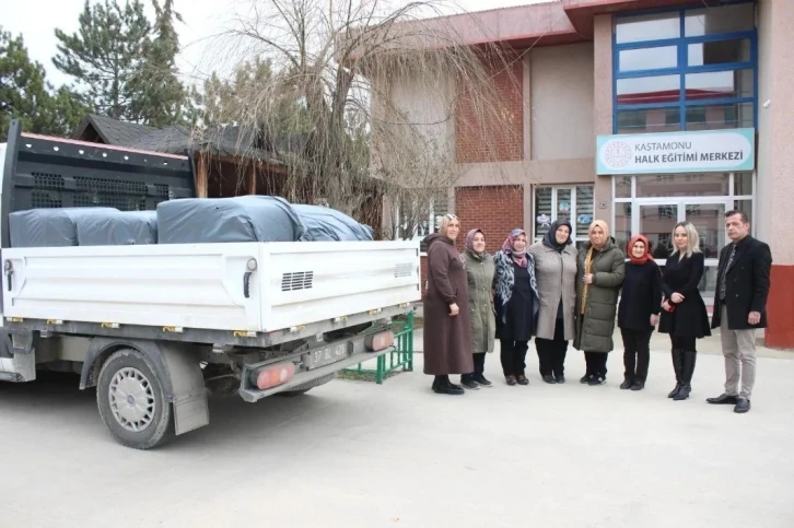 Kastamonulu kadınların Gazze için ördüğü giysi ve battaniyeler Filistin’e gönderildi
