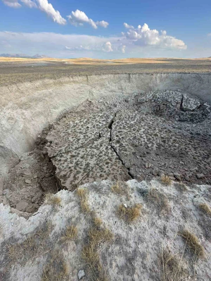 Konya’da 100 metrelik yeni obruk
