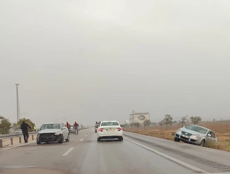 Konya’da toz fırtınasında zincirleme kaza:  6 yaralı
