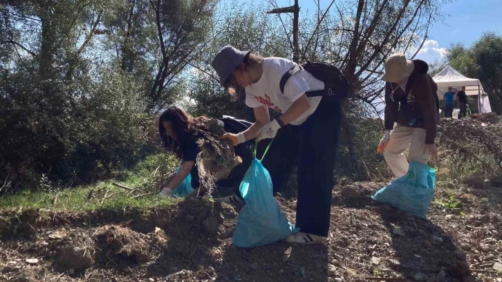 Mamak Kent Ormanı’nda gönüllüler tarafından temizlik yapıldı
