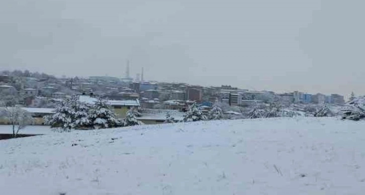 Mart kapıdan baktırdı: Samsun’un yüksekleri bembeyaz