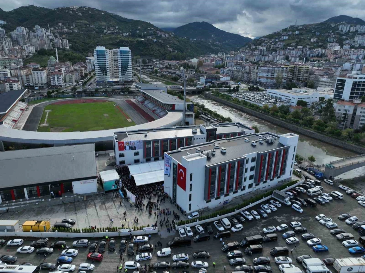 Milli Eğitim Bakanı Tekin ve Gençlik ve Spor Bakanı Bak Trabzon’da açılışa katıldı
