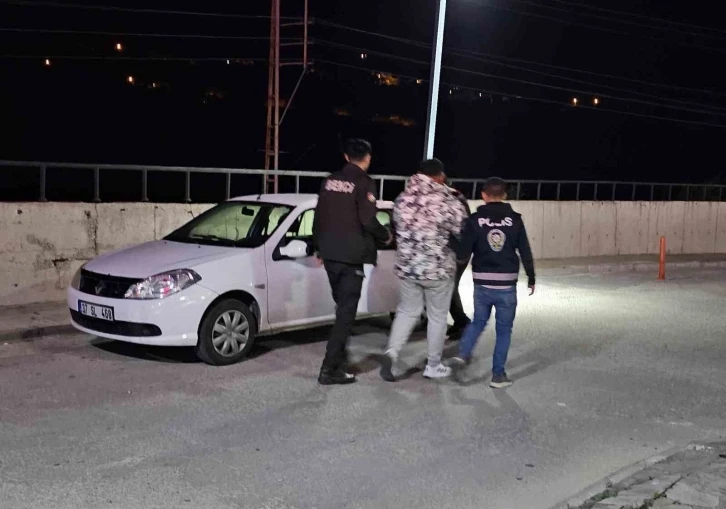 Polis ekibine silah çekip tehditler savurmuşlardı: Tekrar gözaltına alındılar
