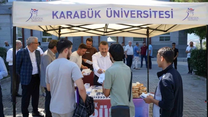 Rektör Kırışık öğrencileri karşıladı
