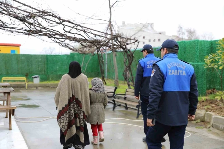 Samsun’da zabıtalardan dilencilere geçit yok
