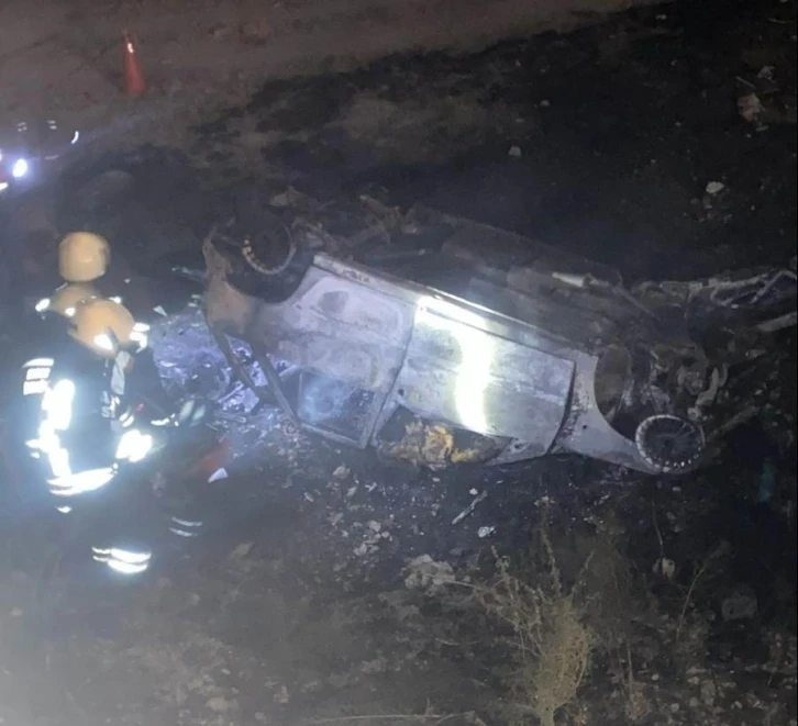 Şarampole uçan otomobil yandı: 4 ölü, 2 yaralı
