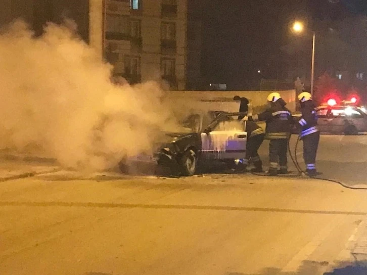 Seyir halindeki otomobilde yangın
