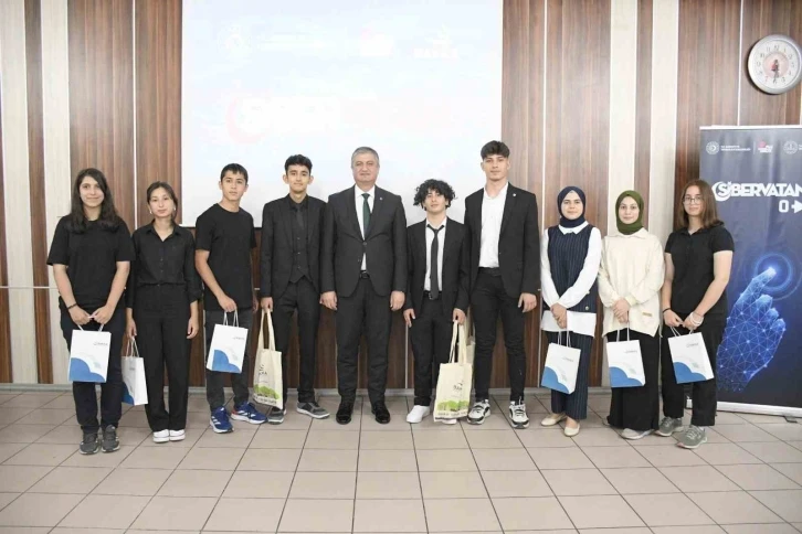 ‘Siber Vatan’ yarışmasında öğrencilere ödülleri verildi
