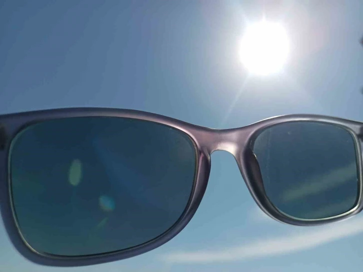 Sıcak yaz günlerinde güneşe dikkat: "Gözlerinizi UV ışınlarından koruyun"

