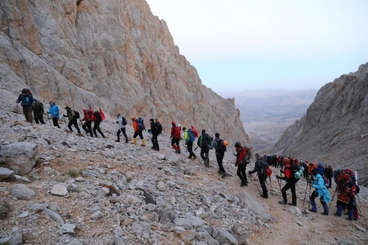 Vali Cahit Çelik: "Niğde dağcılığın merkezi oluyor"
