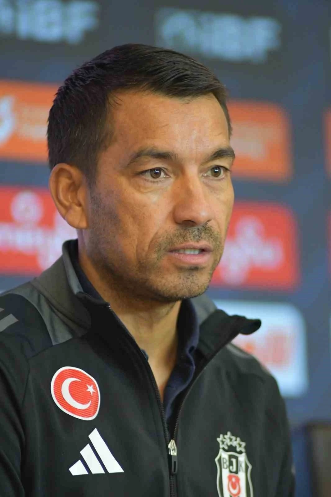 Van Bronckhorst: “Çok değişiklik yapmak zorunda kaldık”
