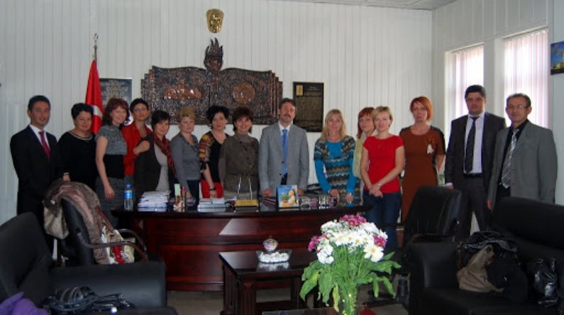 AB Projesi kapsamında Tokatta ziyaret ve incelemelerde bulunan  Polonyalı Öğretmenler Tokat İl Milli Eğitim Müdürü Levent Yazıcıyı makamında ziyaret ettiler. 