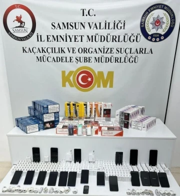 19 adet gümrük kaçağı cep telefonu ve çok sayıda aksesuar ele geçirildi
