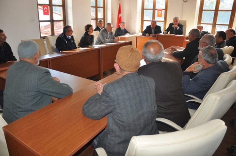 Niksar Belediyesi Encümen Toplantısı Şair Emrah Mahallesi sakinleri ile yapıldı.  