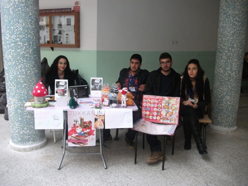 Gaziosmanpaşa Üniversitesi öğrencilerinin Fen ve Teknoloji Kulübü bünyesinde, 12 Kasım günü başlattıkları ``LÖSEV`e Destek Kampanyası`` çalışmaları dün ürün satışlarıyla start aldı.