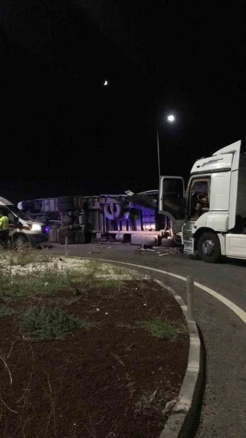 Amasya’da tırlar çapıştı
