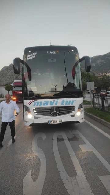 Amasya’da yolcu otobüsü yayaya çarptı: Kaza anı kamerada
