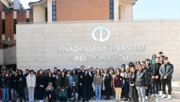 Anadolu Üniversitesi aday öğrencileri için kampüs turları düzenliyor