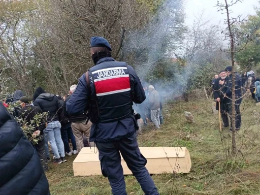 Annesini öldürüp intihar eden şahıs toprağa verildi
