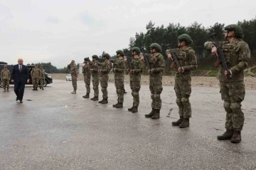 Bakan Güler, 8’inci Komando Tugay Komutanlığında denetlemelerde bulundu
