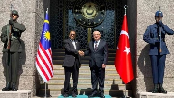Bakan Güler, Malezya Savunma Bakanı Nordin ile görüştü
