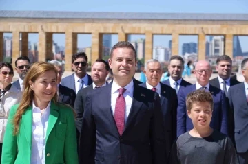 Balıkesir Büyükşehir Belediye Başkanı Akın Anıtkabir’i ziyaret etti
