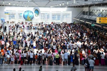 Bayram tatilinde havalimanlarında 7 milyon 916 bin 726 yolcu hizmet aldı
