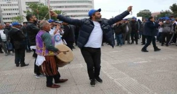 Belediye işçilerinden davullu, zurnalı, halaylı kadro talebi