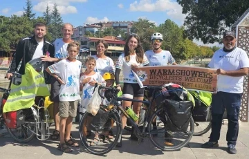 Bisikletleriyle dünya turuna çıkan Fransız aile Beyşehir’de mola verdi
