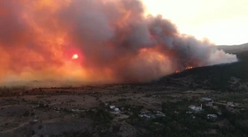 Çankırı’da orman yangını hızla büyüyor: 2 köy tahliye edildi
