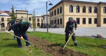 Çorum’da mezarlıklar bayrama hazırlanıyor