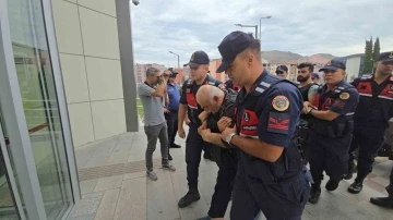 Eski muhtarı öldüren yeni muhtar ve oğlu tutuklandı
