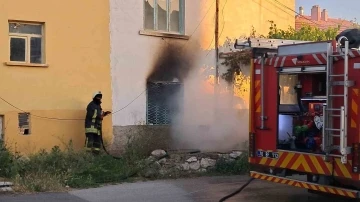 Ev sahibine kızan öfkeli kiracı evi ateşe verdi
